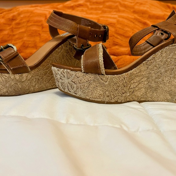 Not Rated Brown and Gold Wedge. Size 10 - Picture 8 of 8